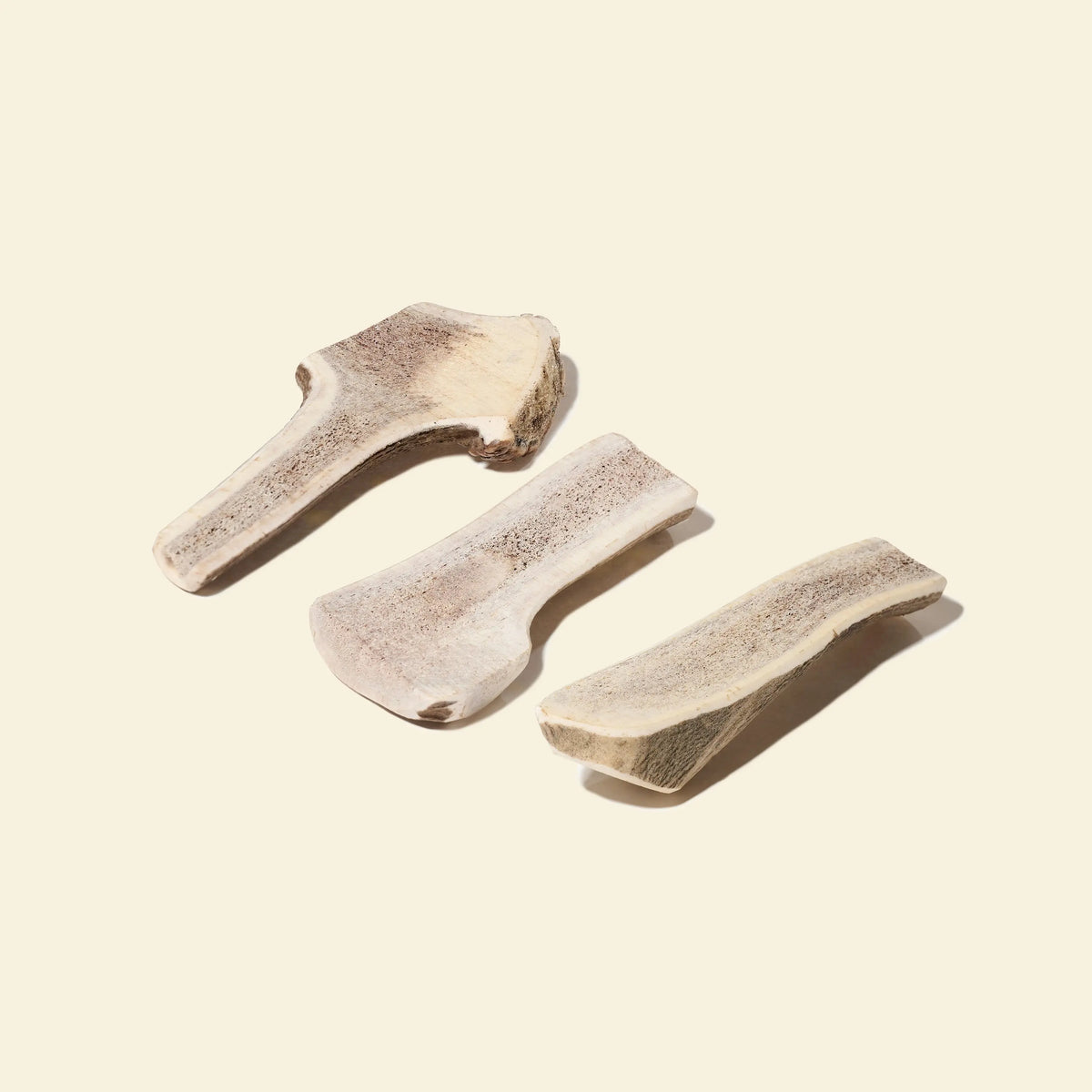 bois de cerf fendu naturel pour chien